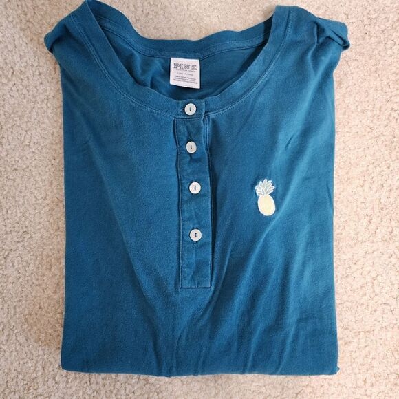 Victoria's Secret PINK Logo Long Sleeve - Picture 2 of 13